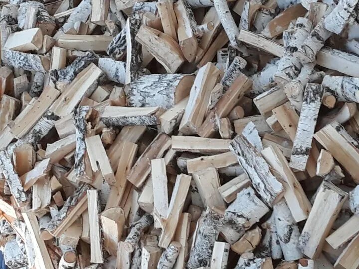 Сколько стоят дрова березовые. Дрова берёзовые колотые. Березовые дрова горкой. Берёзовые дрова в Каменке. Березовые дрова Белово.