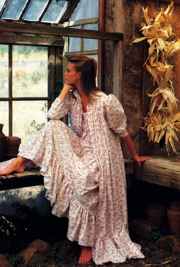 Ретро сорочка. Старинная ночная рубашка. Ночная сорочка в ретро стиле. Ночная рубашка в старинном стиле. Ночная рубашка с длинным рукавом.