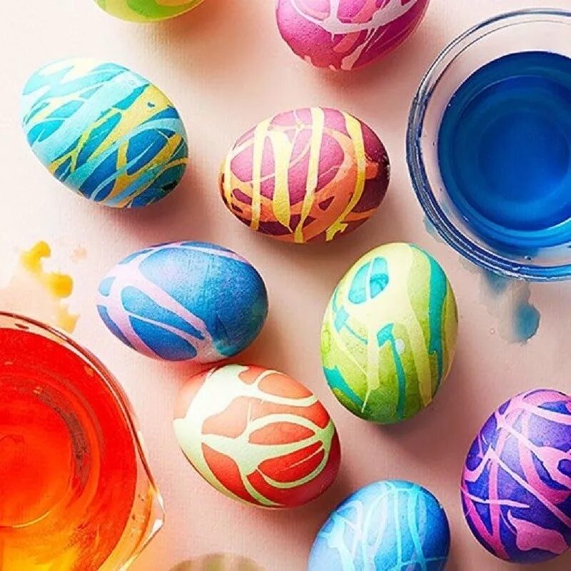 Украшение яиц. Покраска пасхальных яиц. Оригинальное украшение пасхальных яиц. Крашеные яйца на Пасху.