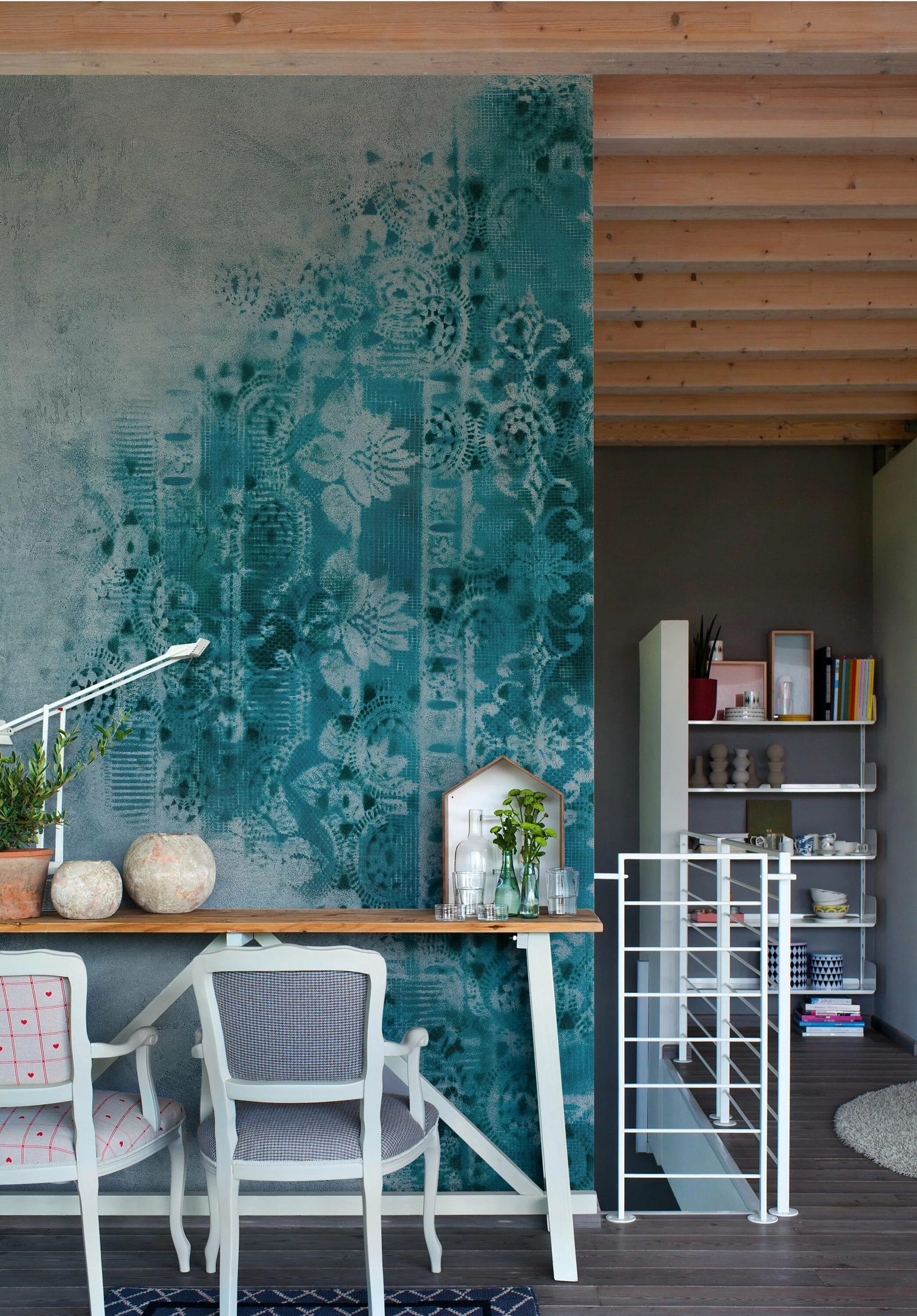 Покрашенные стены. Разноцветные стены в интерьере. Краска на стенах в интерьере. Стили покраски стен. Цветная стена.