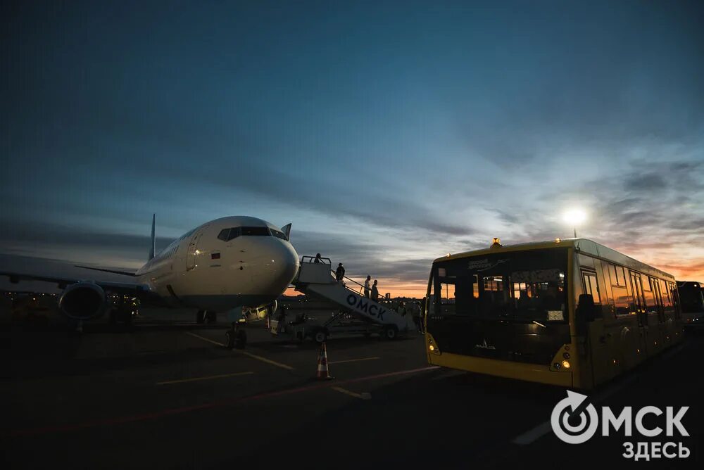 Полет на самолете омск. Омск Новокузнецк самолет. Омск с самолета. Самолёт из Тюмени в Омск. Рейс Омск Новокузнецк.