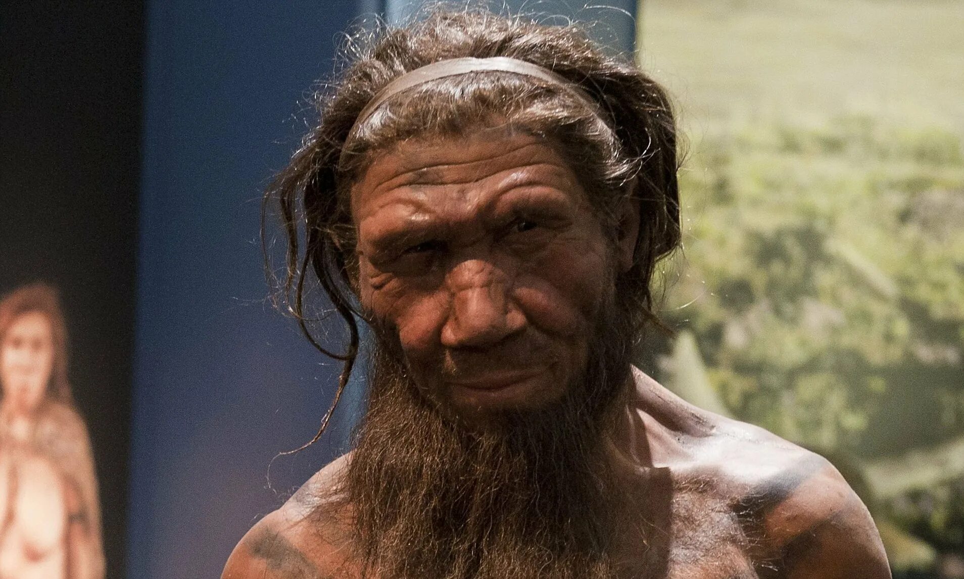 увлечение фотографией. 1 человек. мужчина с фотоаппаратом. люди в офисе. хомо сапиенс и хомо хабилис.