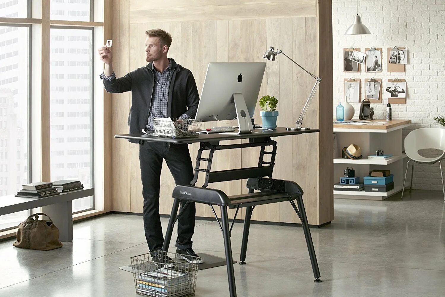 Standing desk. Stand-up столы. Work Desk man. Комната мужчины средних лет стол.