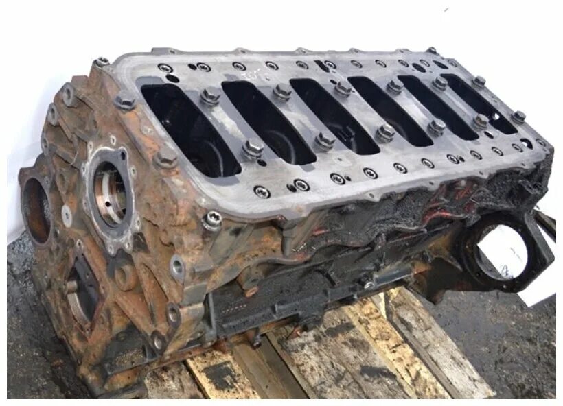 Блок цилиндров ивеко. 3. Блок двигателя курсор 10. Трещина в головке блока ман ивеко еврокарго. Блок двигателя ивеко 2.
