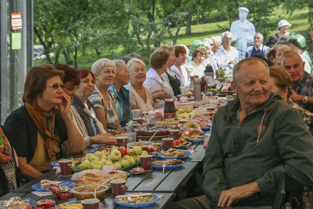 Сценарий праздника для пожилых. Яблочный спас для пожилых людей. Мероприятия для пожилых людей. Яблочный спас мероприятие для пенсионеров. Посиделки для пожилых Яблоневый спас.