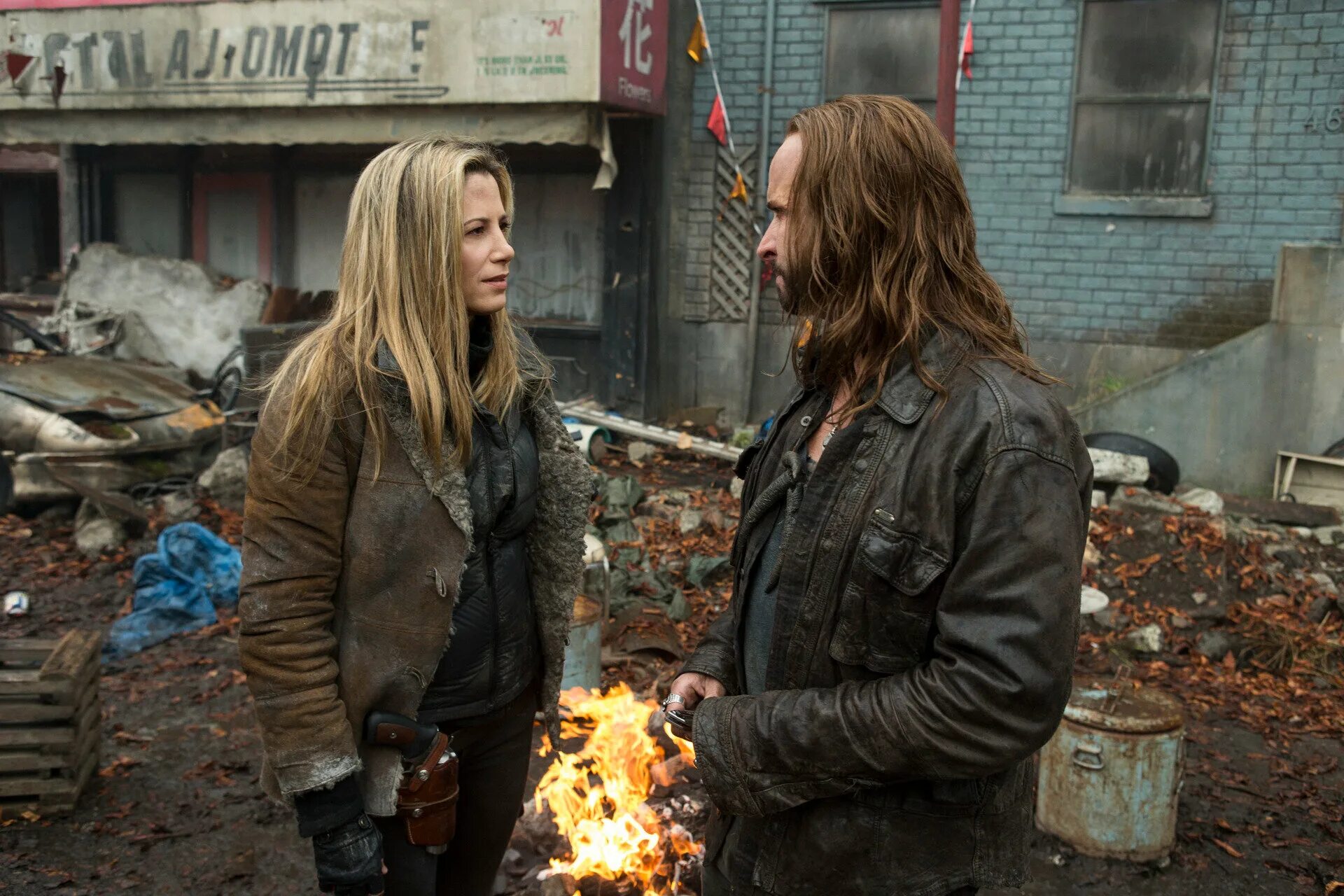 райан грэнтэм рухнувшие небеса. рухнувшие небеса на русском. рухнувшие небеса коннор джессап. рухнувшие небеса (2011). рухнувшие небеса сериал 2011–2015.