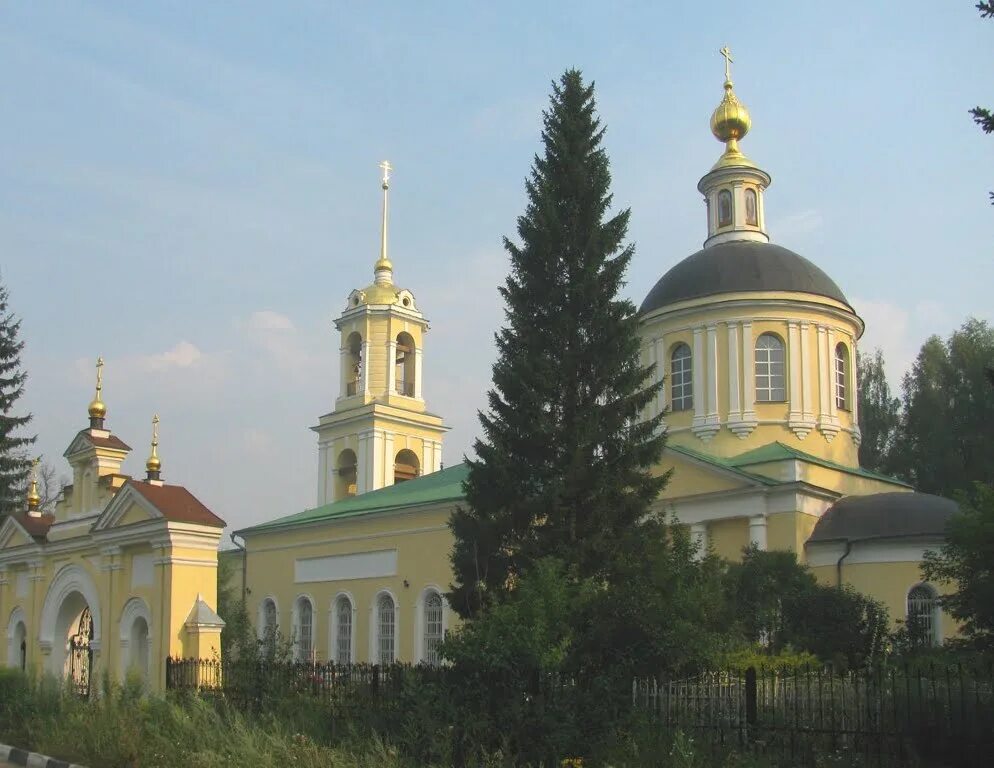 Поселок обухово. Храм Петра и Павла в Обухово. Храм Петра и Павла Ногинский район. Храм Обухово Ногинского района. Обухово храм Петра и Павла храм.