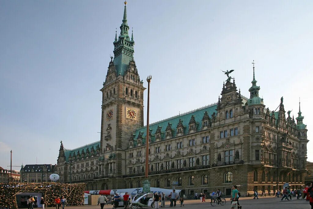 берлинская ратуша в берлине. достопримечательности берлина красная ратуша. неоренессансная ратуша. неоренессансная ратуша гамбург. гамбург город в германии.
