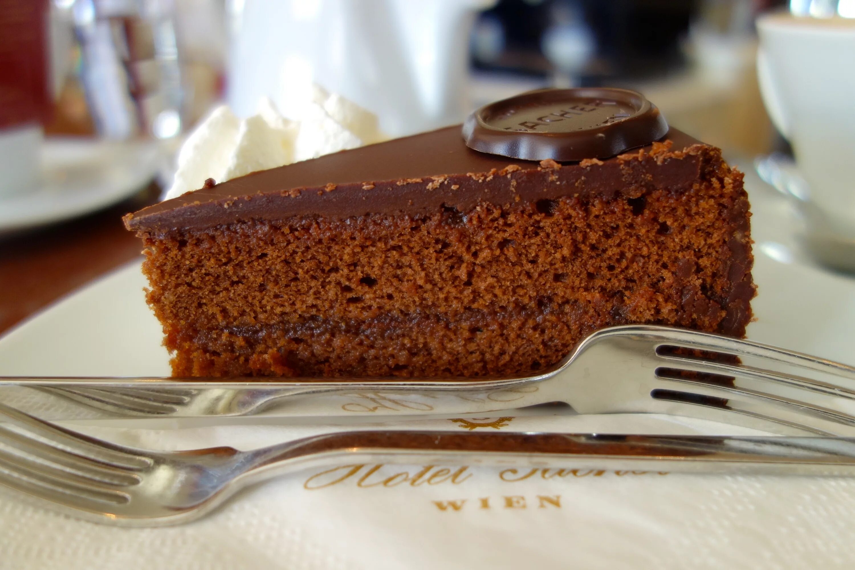 торт захер австрия. захер рецепт классический пошагово. венгерский захер. шоколадный торт захер. торт захер винни пух.