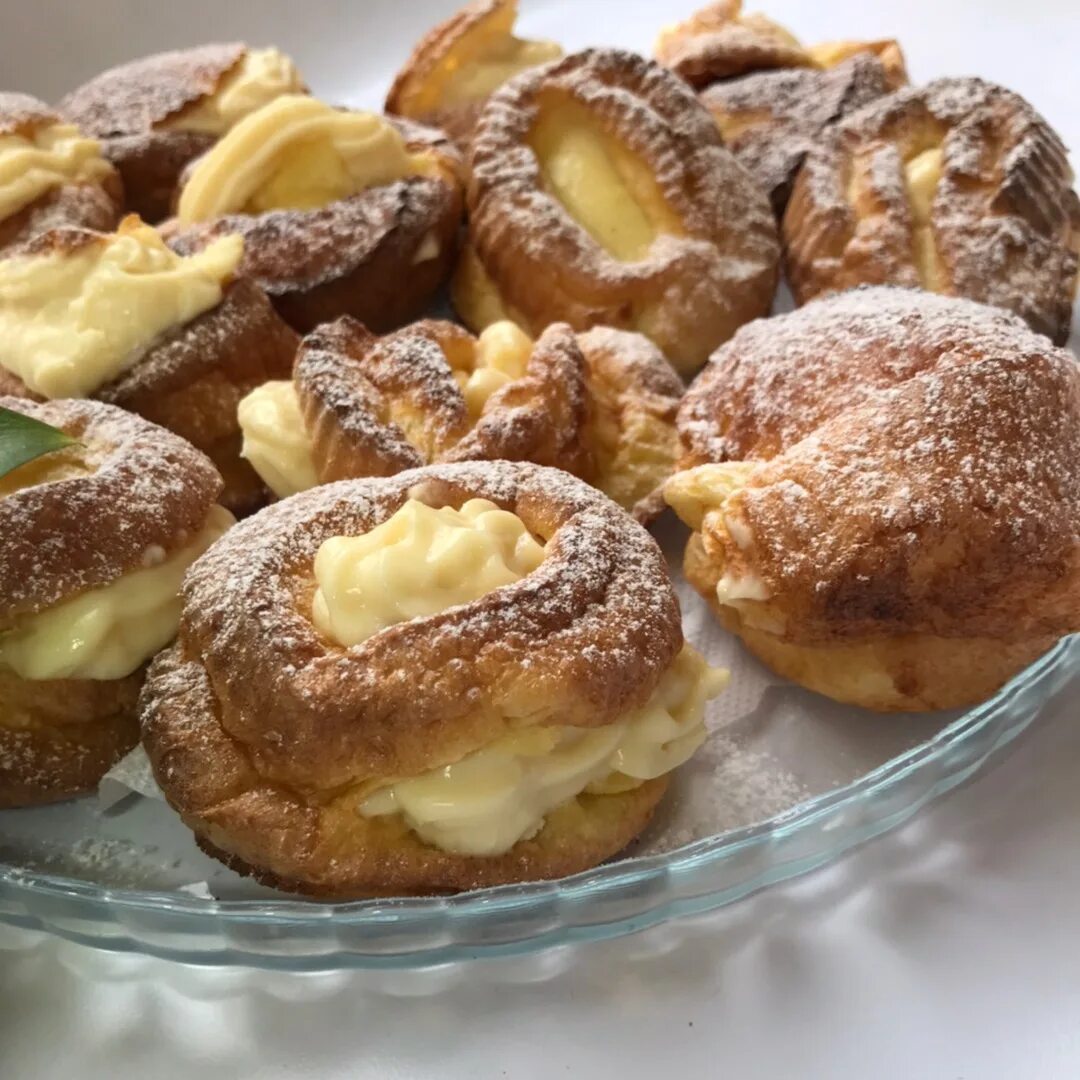 Булочки с заварным кремом фото Apple and Calvados crumble choux buns Choux buns, Baking and pastry, Sweet pastr