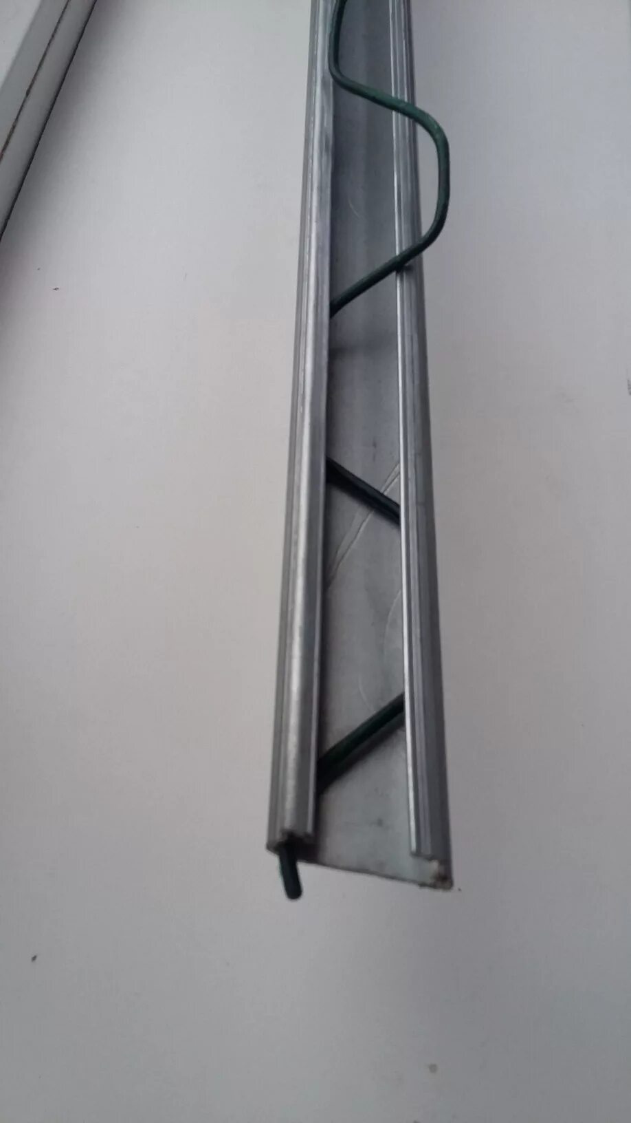 Профиль пружина зигзаг для крепления пленки. Профиль клипса "зиг-заг" (4м). Профиль пружина зигзаг для крепления пленки. Крепление тепличной пленки профиль зиг-заг. Стальные пружины зиг-заг.