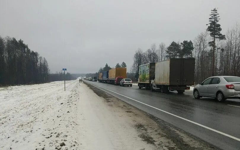 Новости брянска сегодня на границе с украиной. Фуры на МАПП. Таможня с Украиной в Брянской области. Трасса Брянск Украина. Пункт пропуска Троебортное в Брянской области.