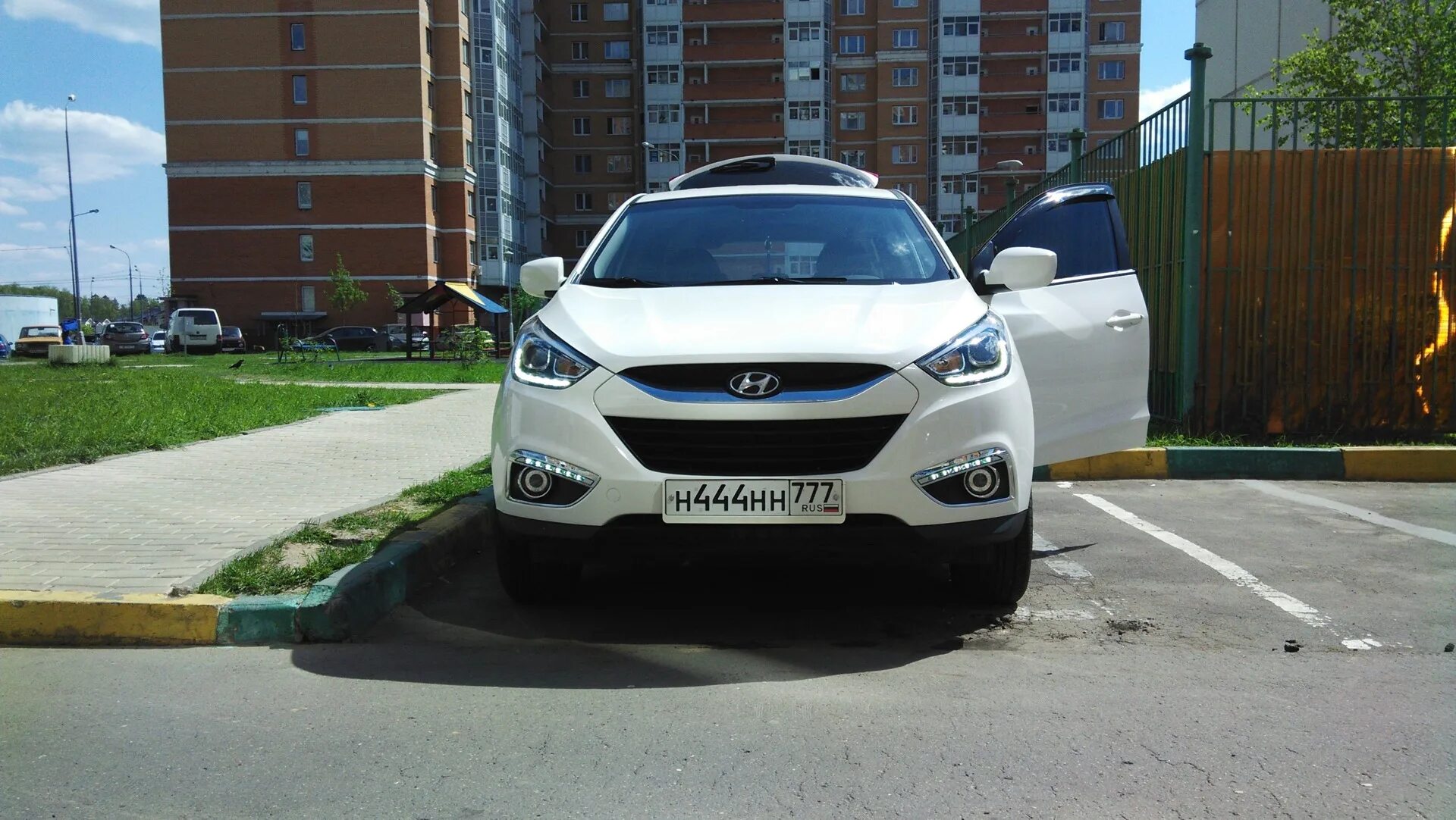 Ксенон 21. Ксенон в Hyundai ix35. Hyundai ix35 2014 белый реализация залогового имущества. Хёндай их 35 2012 года гос номер. Ксеноновые фары в темноте Hyundai ix35.