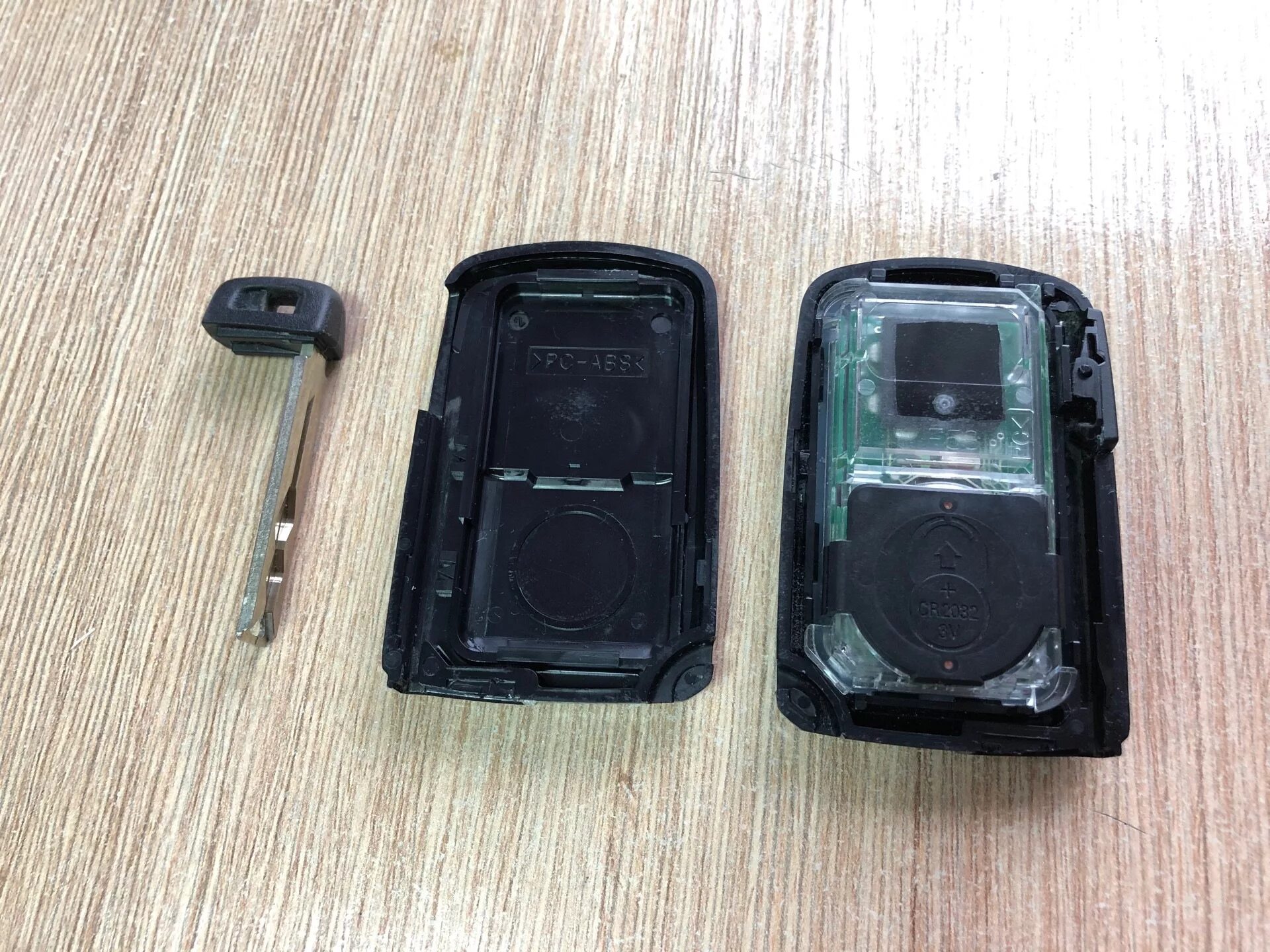 Замена батарейки ключа Chevrolet Equinox (3G), 2018 - Chevrolet Equinox (3G), 1,