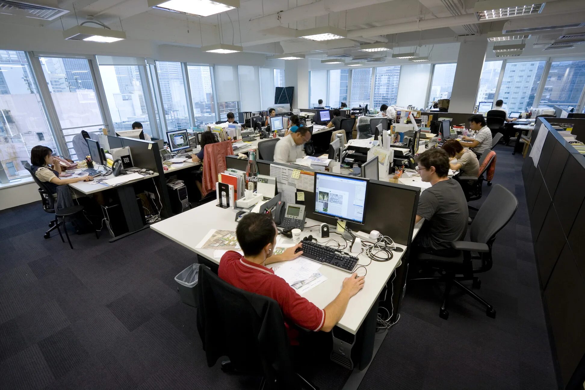 The офис. Офис ит компании. Офис программистов. Сетевое и системное администрирование колледж. Офис компании.