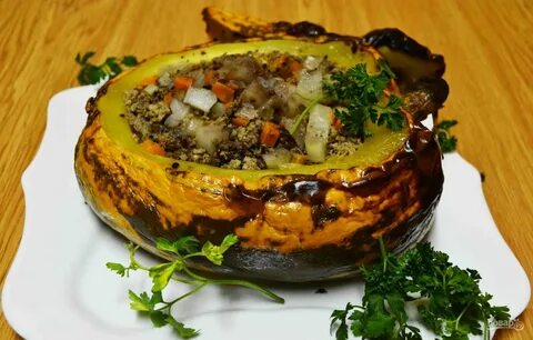 Тыква фаршированная мясом и овощами в духовке
