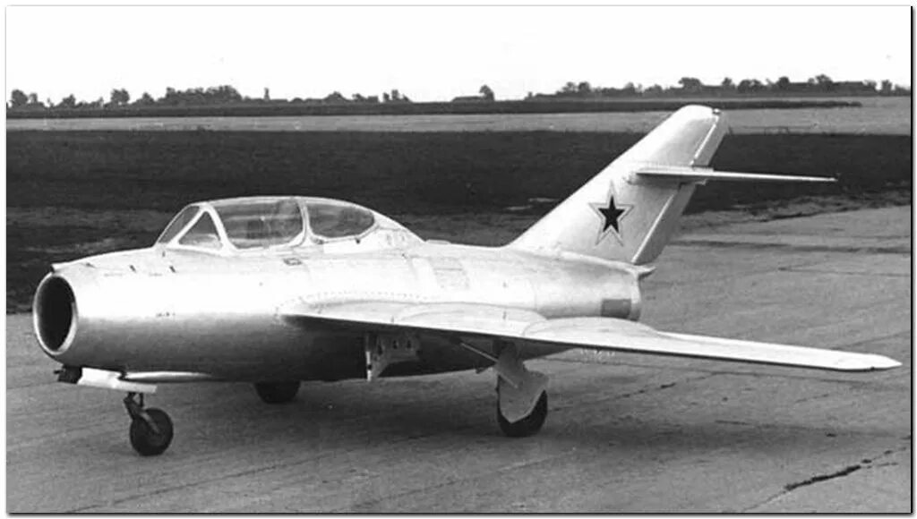 самолет гагарина в оренбурге. советский истребитель "миг-15". самолет ути миг 15 гагарина. истребитель миг-15бис. миг-15ути гагарин.