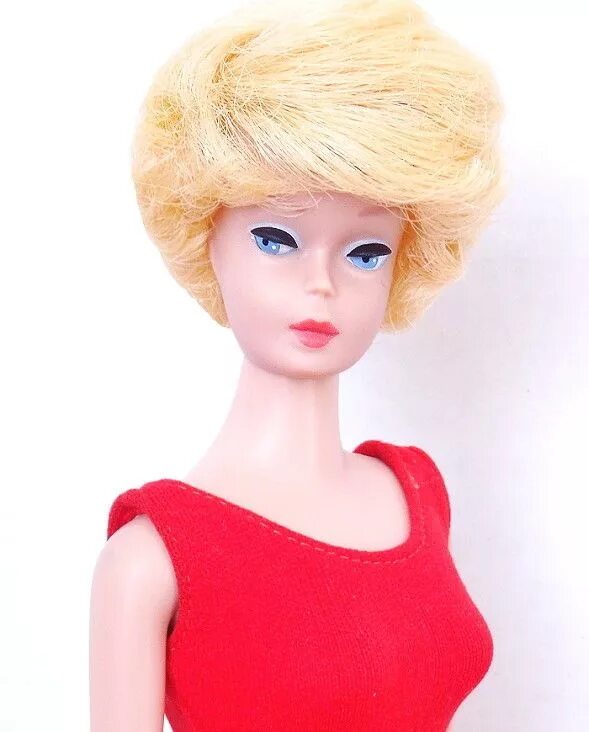 Bubble blonde. Барби Баблкат. Bubble Cut Barbie. Барби Баблкат репродукции. Brunette игииду Cut Barbie 1962.