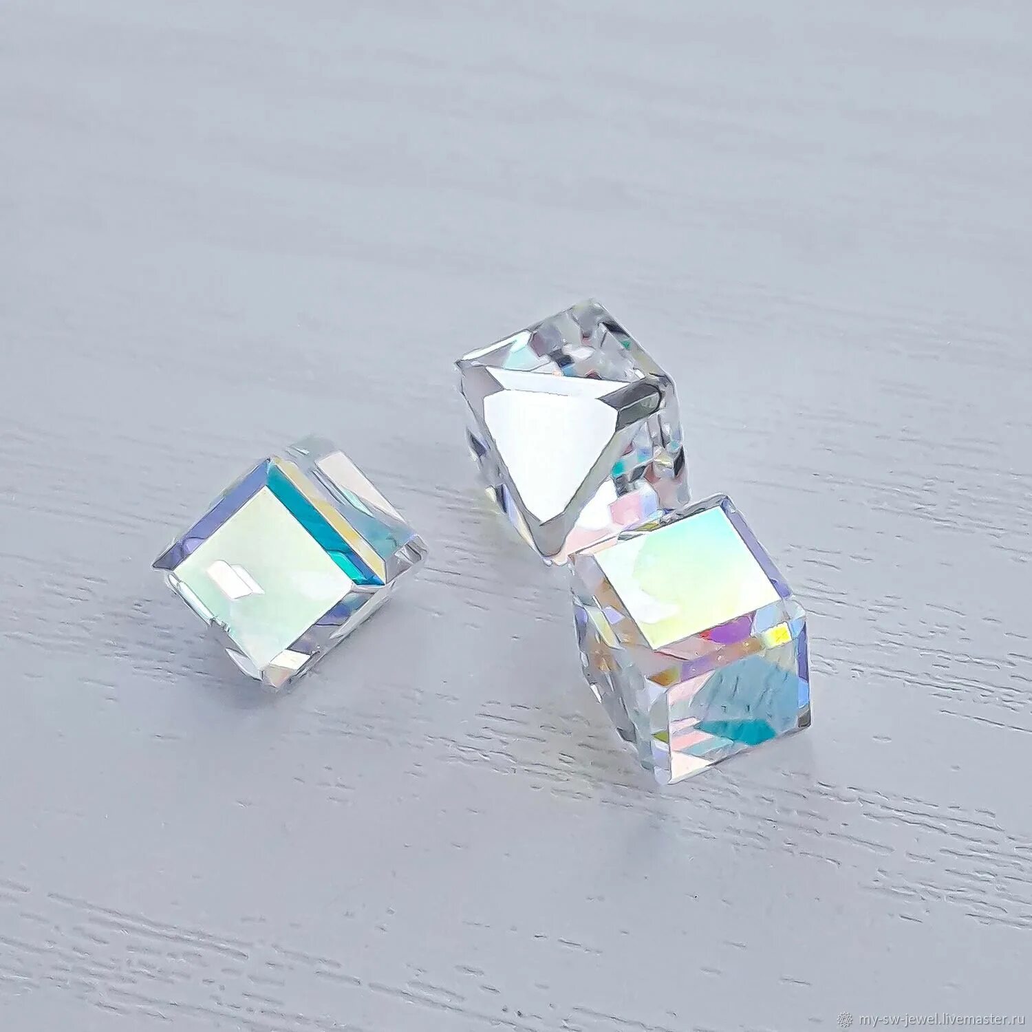 Crystal Aurora Borealis Swarovski. Кристалл Angled Cube 8mm Crystal VL. Сваровски куб Bermuda. Кристаллы Сваровски куб 4841 8 мм цвет Crystal (001) ab cal vz aehybnehf. Кристаллический озон