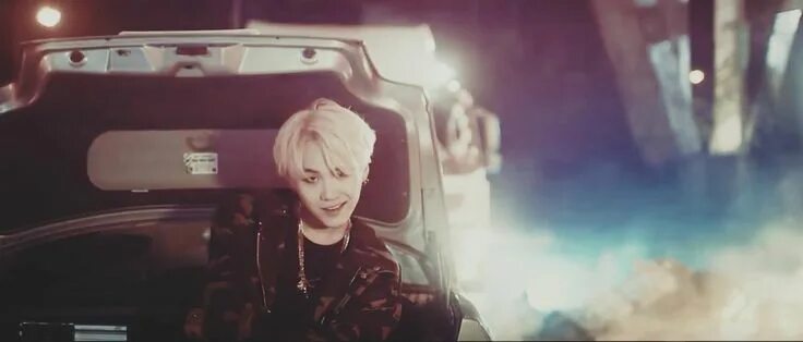 Трек give me. Мин юнги give it to me. август д give it to me. agust d обои на рабочий стол. клип august.
