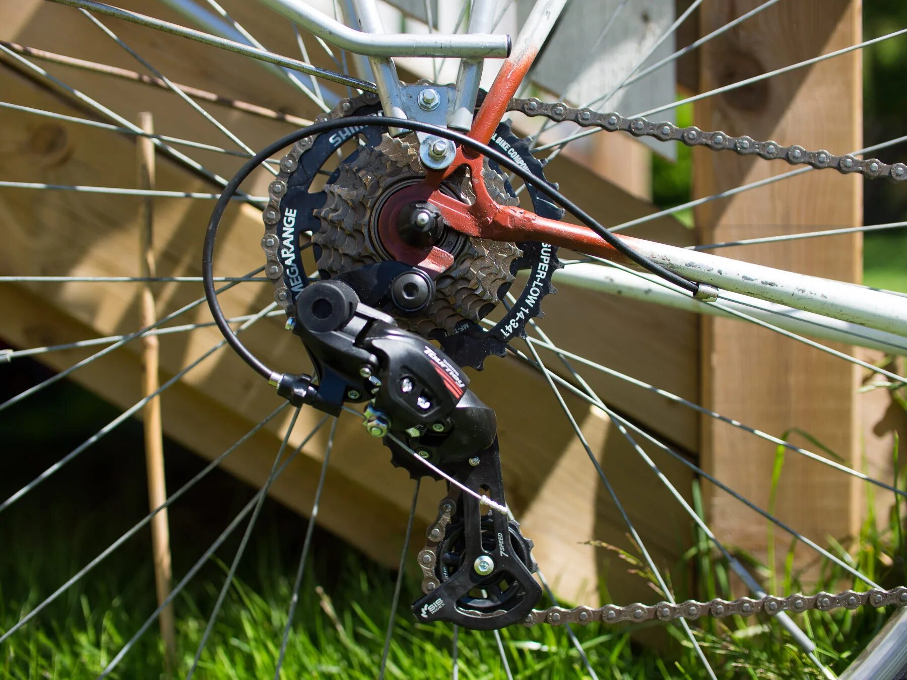 Как установить на велосипед задний переключатель скоростей. Direct mount shimano задний переключатель. tourney rd-ty300. shimano tourney на велосипеде. shimano ty300.