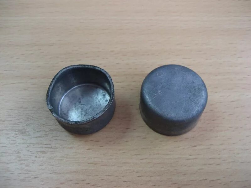 313933-п заглушка. заглушка коленвала 740. заглушка коленвала ваз 2105. заглушка вала. фиолетовые штуки.