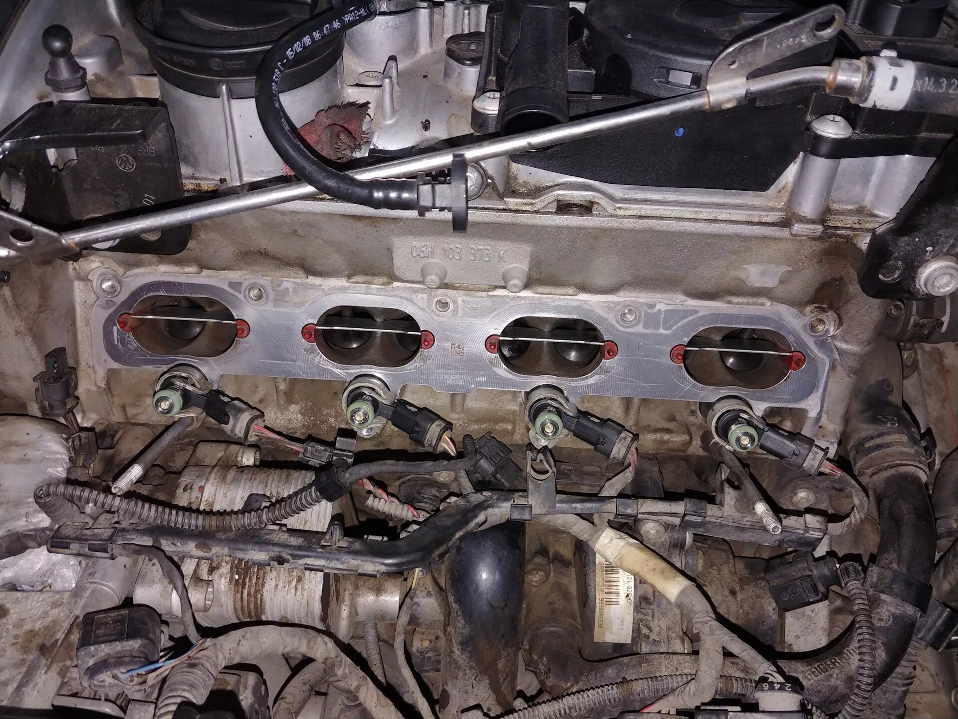 Купить топливные форсунки Volkswagen Passat B6 2.0 FSI в Москве