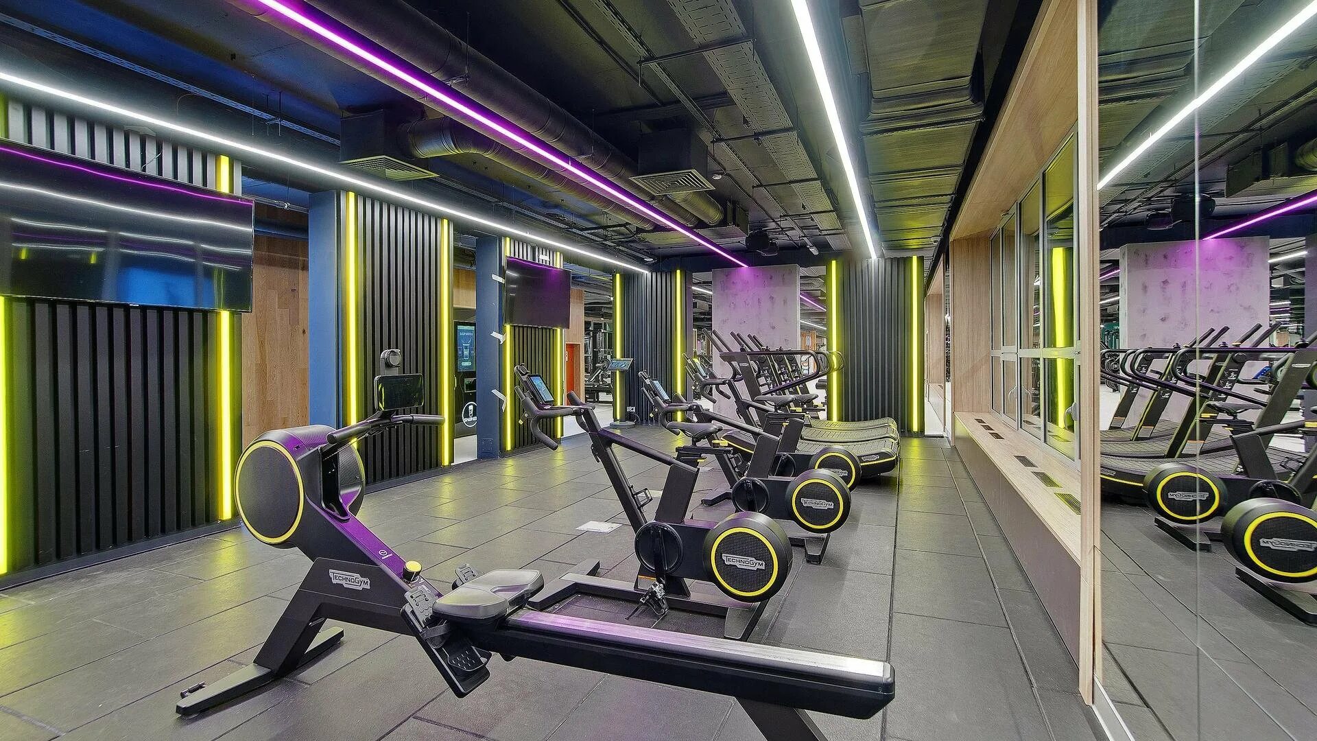 Универсальный зал campus "сокол". Станция метро водный стадион с водным. Сокол водный стадион. Campus авиамоторная футбольный манеж. Сокол водный стадион.