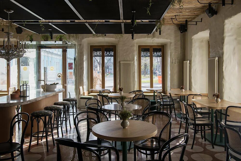 Zoe brasserie покровка. Zoe ресторан. Zoe ресторан. Зое кафе питер. Зое кафе москва.