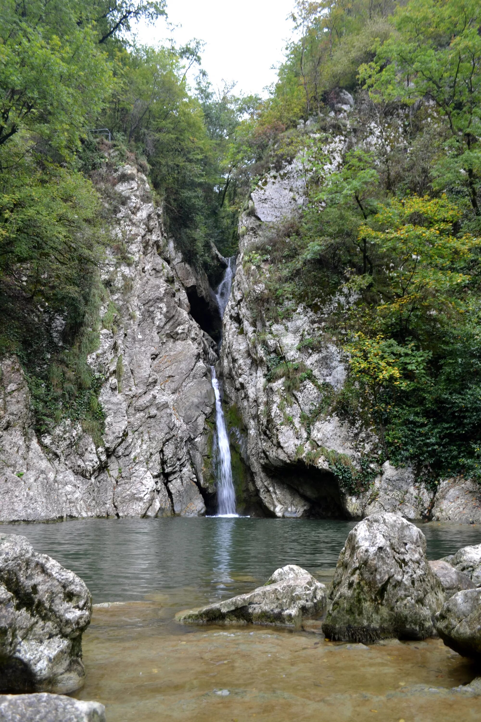 Агурские водопады. Водопад Водопадный Краснодарский край. Агойские водопады Краснодарский край. Серебряные водопады Туапсе. Какие достопримечательности есть в краснодарском крае