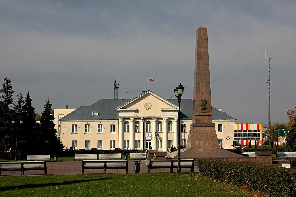 Площадь тольятти. Площадь свободы тольятти обелиск славы. памятники тольятти обелиск славы. центральная площадь тольятти. памятник на площади свободы в тольятти.