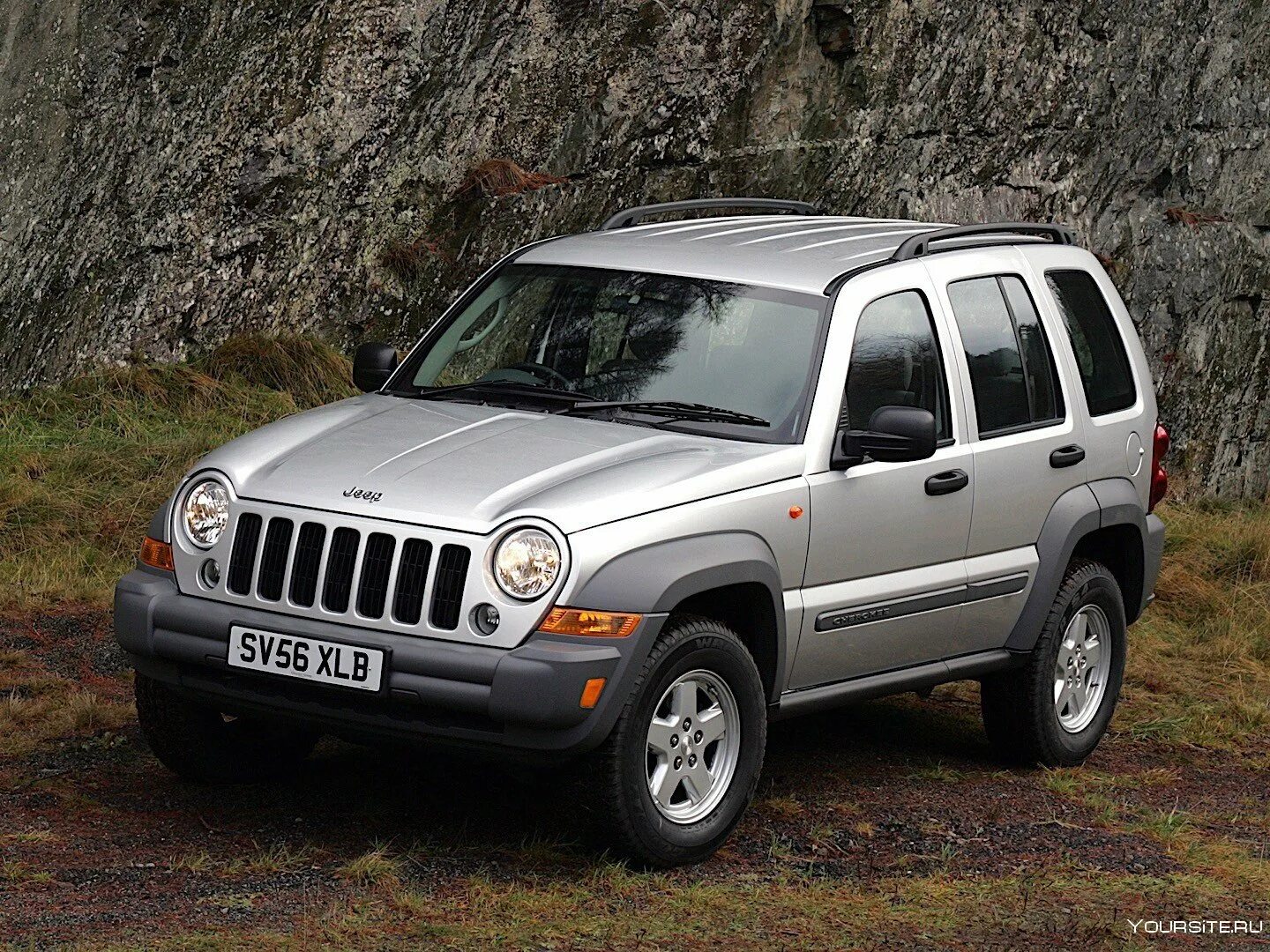 Внедорожники иномарки бу. Jeep Cherokee KJ 2005. Jeep Cherokee KJ 2007. Джип Чероки Либерти 2007. Чероки KJ 2005 джип.