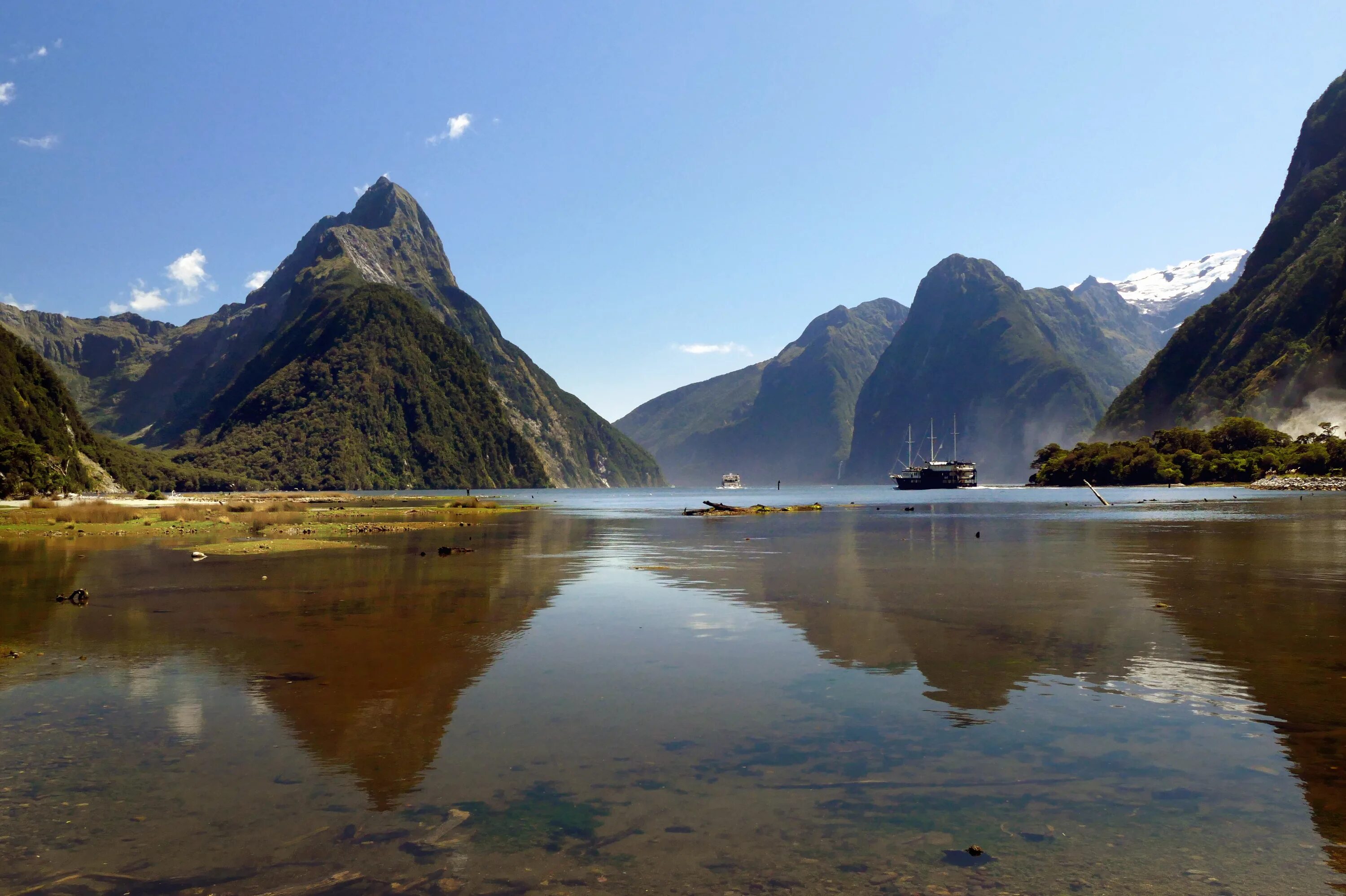 New zealand national. Новая Зеландия Фьордленд Зеландия. Национальный парк Фьордленд. Милфорд саунд новая Зеландия. Заповедник Фьордланд, новая Зеландия.