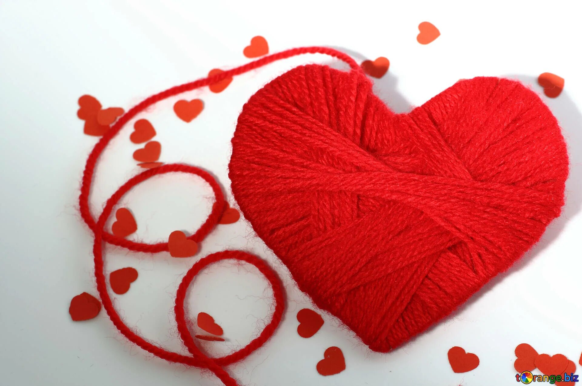 Мультяшный клубок со спицами. Сердце графика. Схема вязания сердечка спицами. Рисунки связанные с сердцем. Картинки карандашом сердечки.