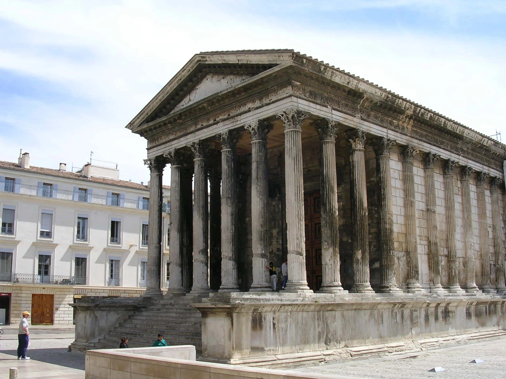 Roman temple. Пантеон храм Греция. Античный храм древний Рим. Мезон Карре в Риме. Рим античность архитектура.