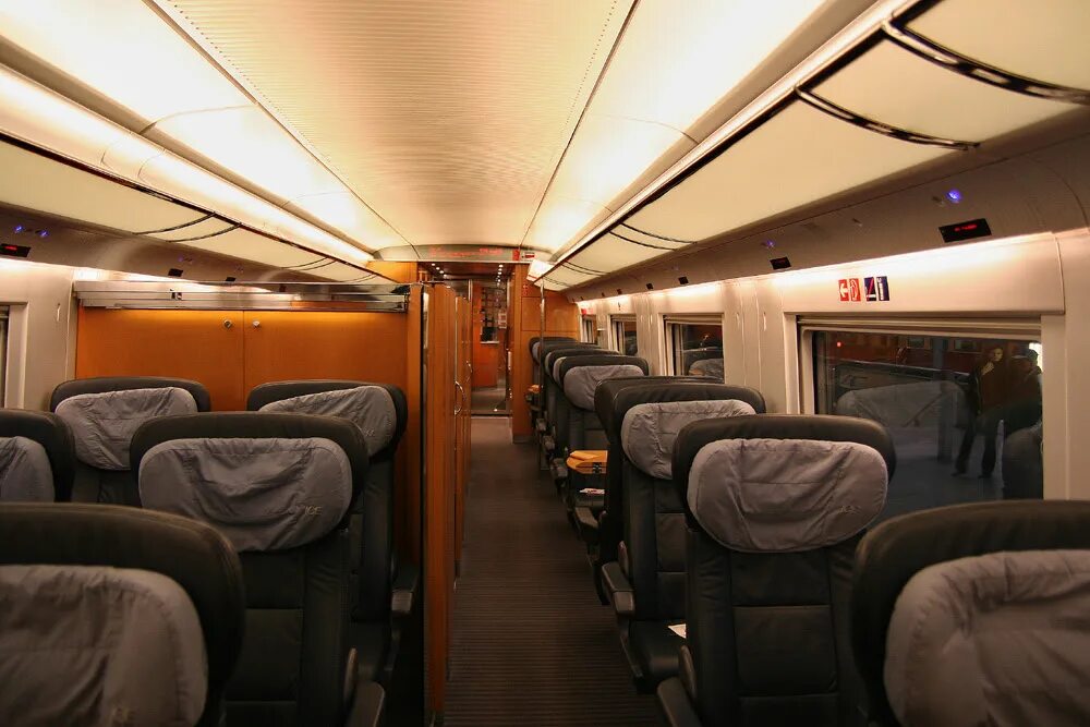 First class train. Deutsche bahn 1st class compartment. поезд ice. ice-1. ice 1 train.