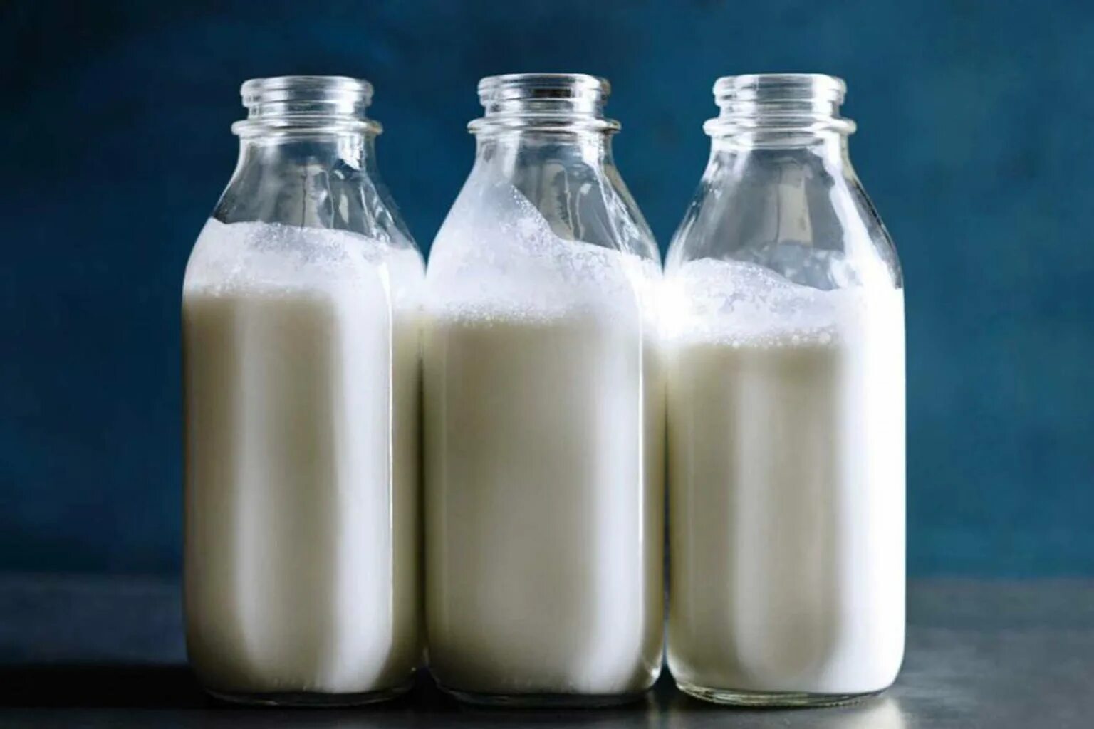 Молоко. Молочная продукция. Скисшее молоко. Сырое молоко. Невкусное молоко