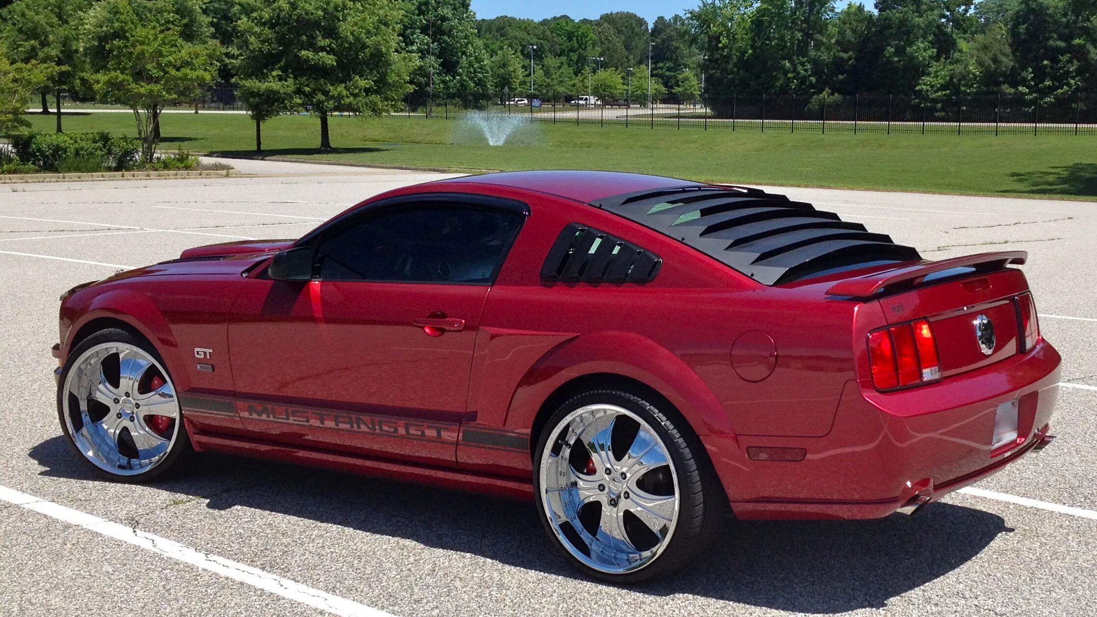 Форд мустанг дверь. Ford mustang red lambo doors. Форд мустанг дверь. Ford mustang 2008. Феррари мустанг.