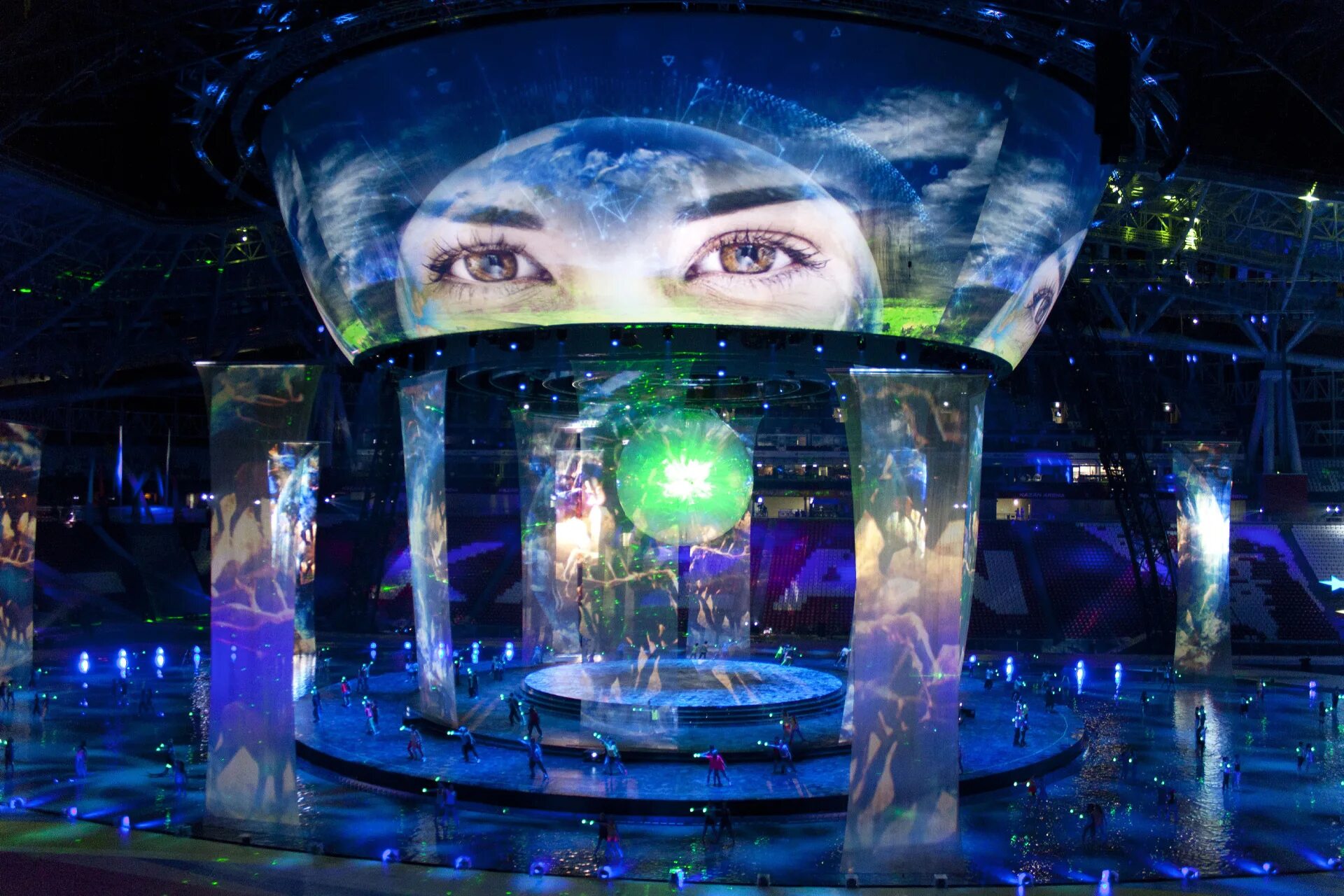 Монитор будущего. Дэвид холл видеоарт. Спинтронная голограмма. Шоу с проекционными экранами. Проекционные декорации в театре.