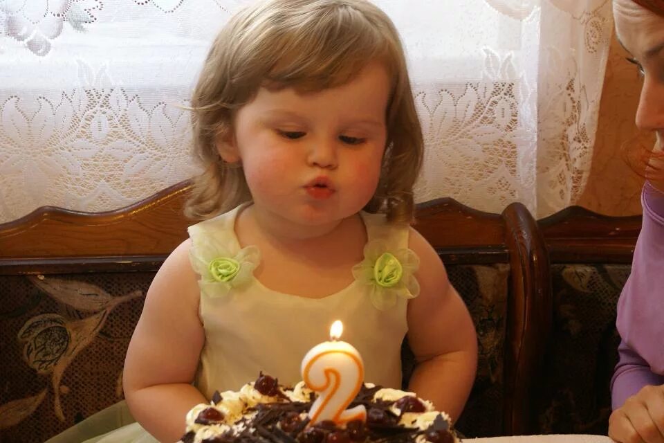 Дочка 2 года и 2 месяца. Дочь 2 года фото. 2 года дочке. дочке 2 годика фото. в третий раз дочке два года.