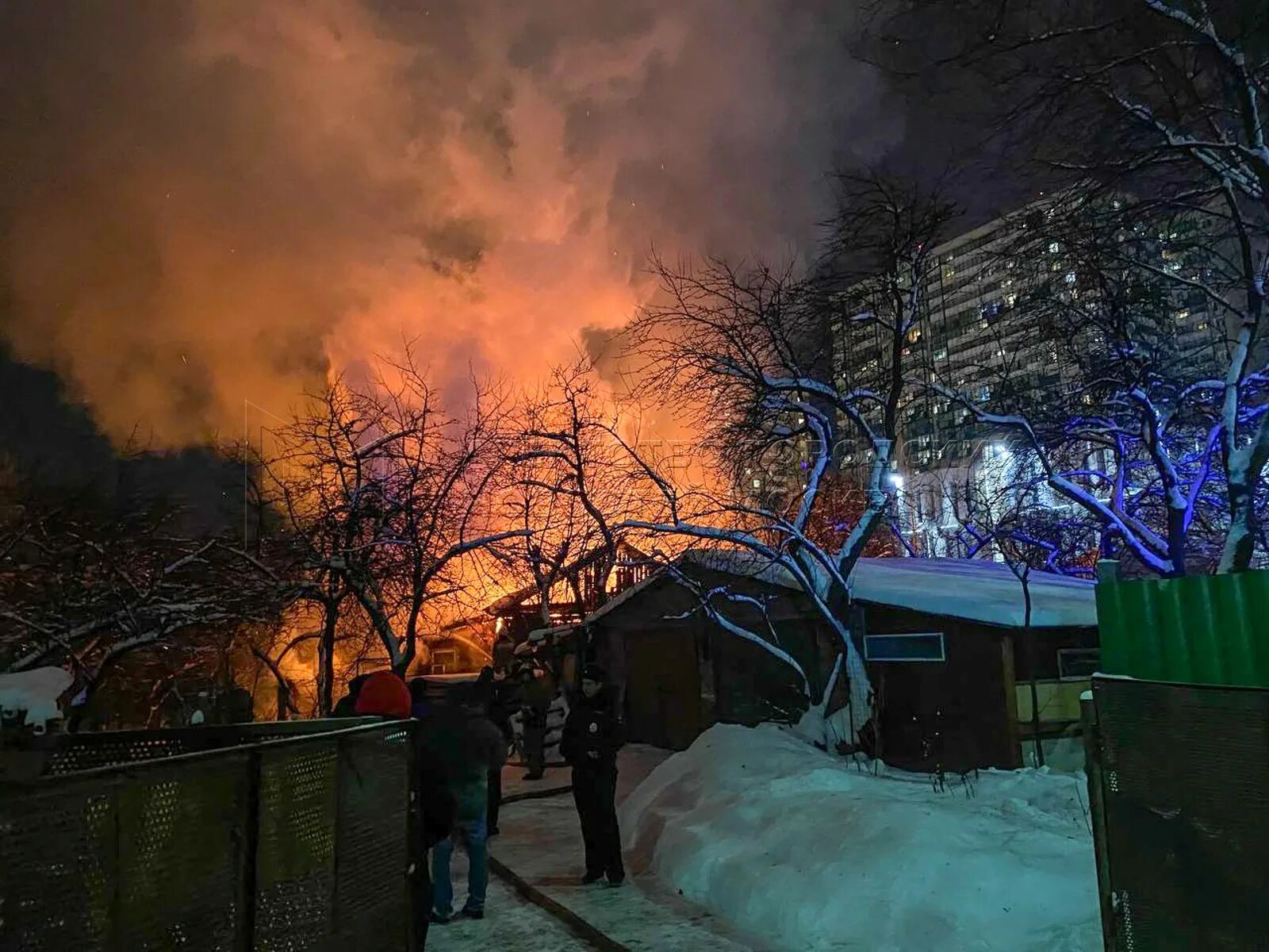 Пожар в Красногорске. Красногорск горит дом. Пожар в Павшино сейчас. Пожар в Красногорске сейчас. Теракт в красногорске сегодня последние новости