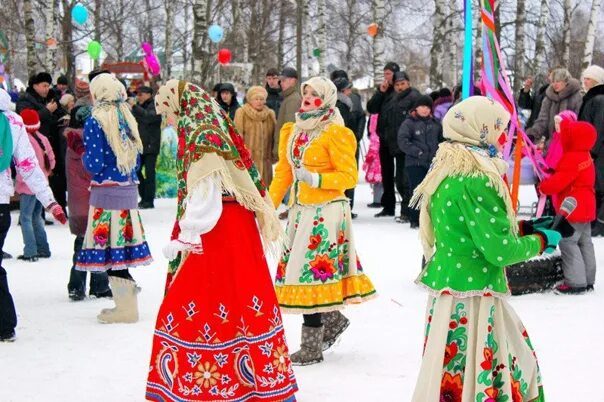 Масленица в ростове великом. Ростов Великий Масленица. Масленица гуляния девушки. Масленичные гуляния подворье.