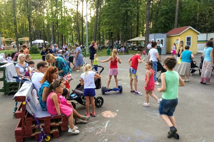 Расторгуевский парк. Расторгуевский парк в городе Видное. Расторгуевский парк шатер. Расторгуевский парк детская площадка.