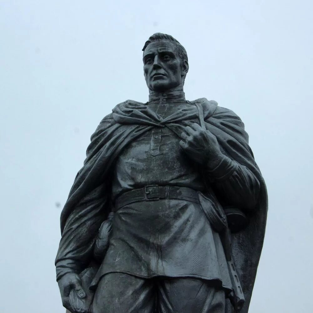 Памятник неизвестному солдату в муроме. Памятники воинам освободителям 1941-1945. Неизвестный солдат памятник. Памятник неизвестному солдату. Памятник советскому воину-освободителю в берлине чб.