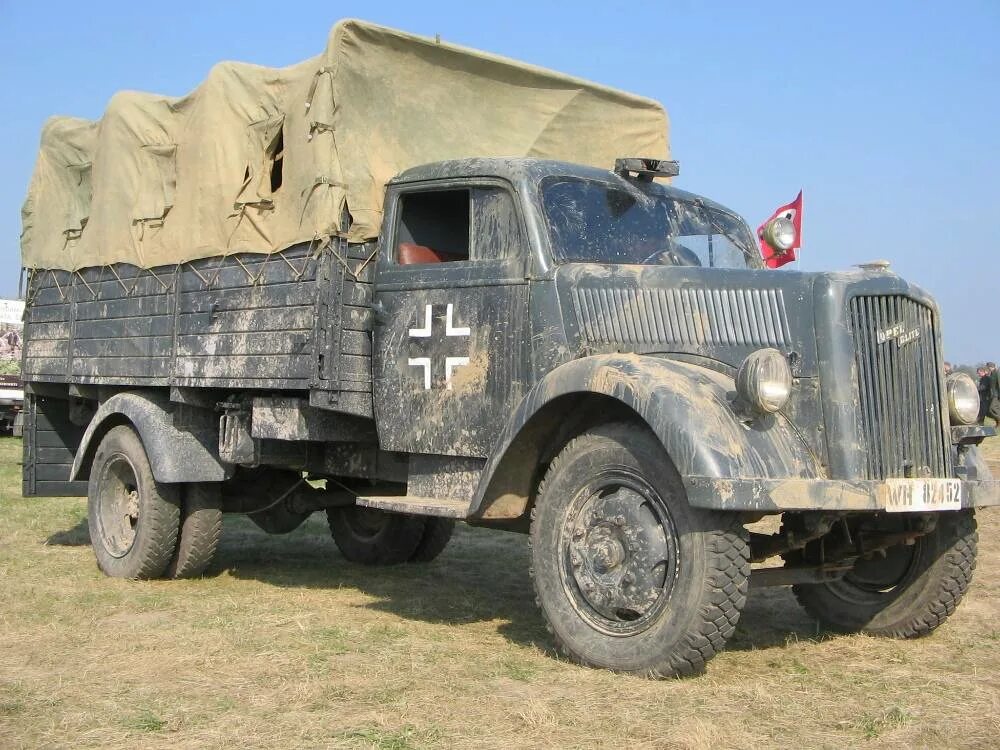 Картина на холсте 60x110 Альянс Лес "Авто, машины, мото, транспорт" на подрамник
