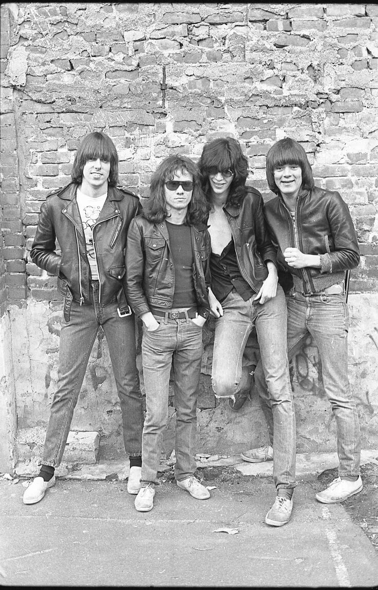Рамонес группа. Ramones ramones 1976. Группа ramones. Ramones фото. Ramones 1991.