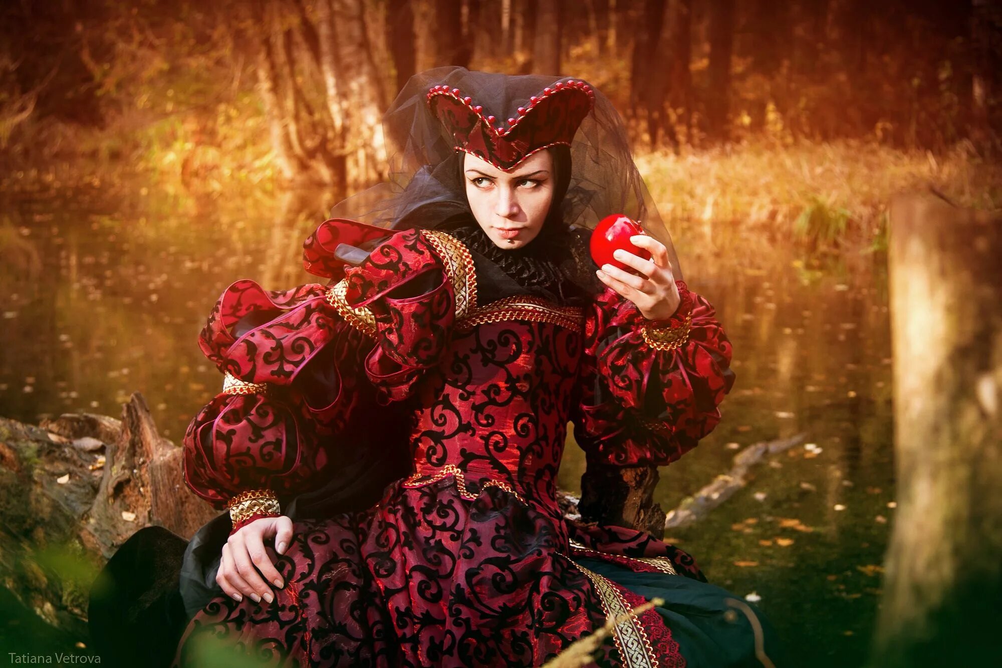 Фото ред квин. Red Queen - Kingless 2015. Красная Королева арт. Красная Королева фэнтези. Красная Королева фотосессия.