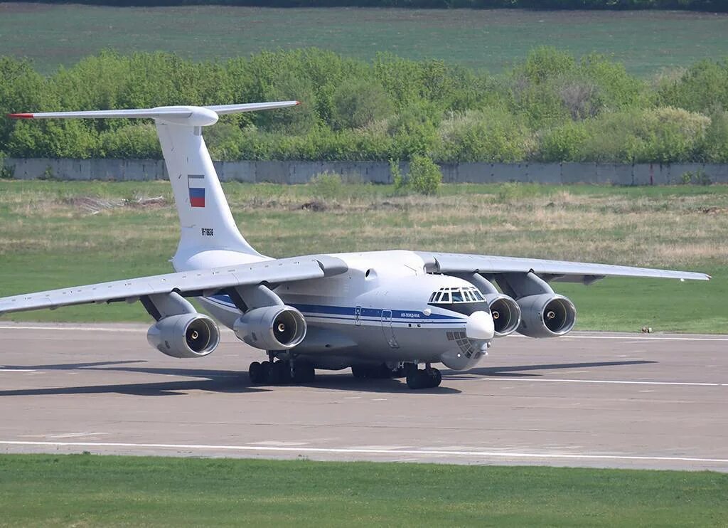 Мд 90а. Ил-76мд-90а. Самолёт ил-76мд-90а. Ил-76 военно-транспортный самолёт. Военно-транспортный самолёт ил-76мд.