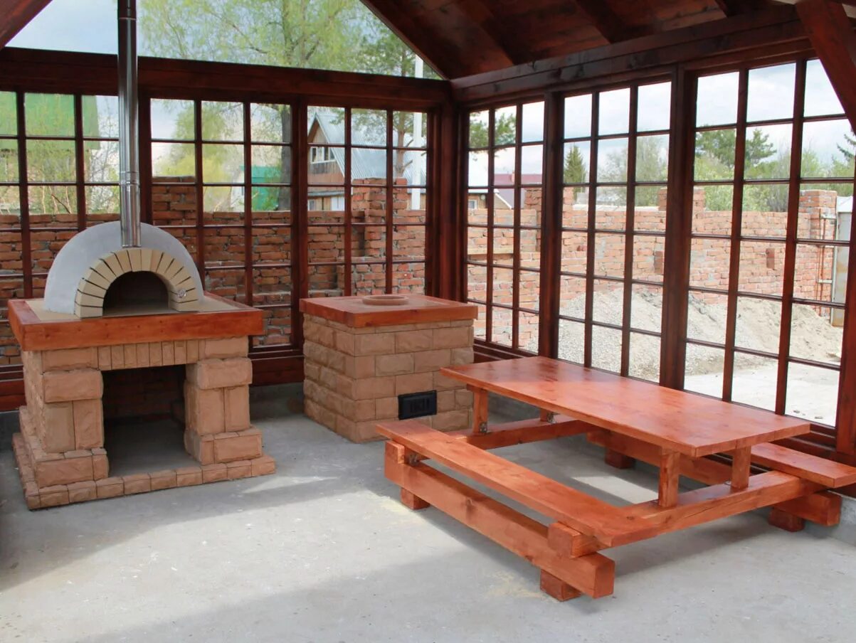 Летняя веранда с печкой. Терраса с камином-барбекю. Мангал на веранде пристроенной к дому. Печь на веранде. Терраса с камином-барбекю.