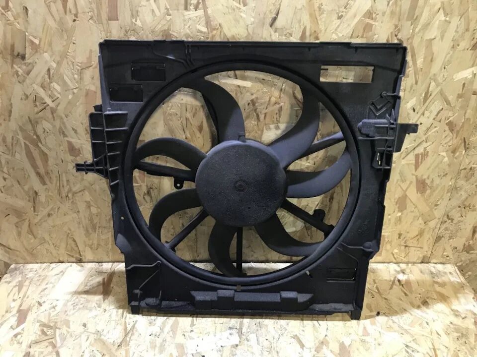 Вентилятор бмв е70. Вентилятор охлаждения бмв е 70. Вентилятор охлаждения радиатора бмв х5 е53. Дополнительный вентилятор охлаждения на бмв х5м е70 новый. Кожух вентилятора радиатора х5 бмв.